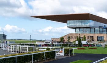 Keadeen-Hotel-Newbridge-Kildare-Activities-Horse-Racing-Curragh (2)