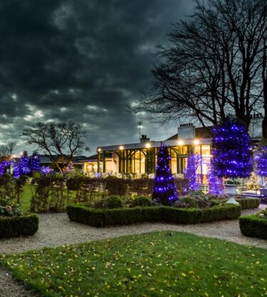 xmas-nights-keadeen-party-garden